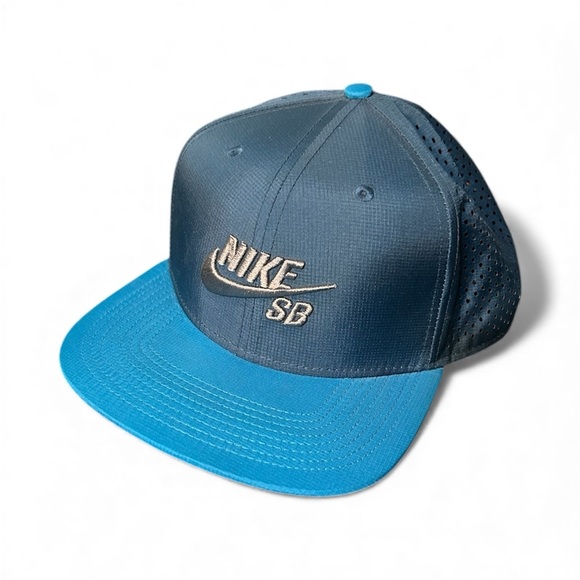 Nike SB Performance Tracker Teal and Gray Snapback Cap hat new 019